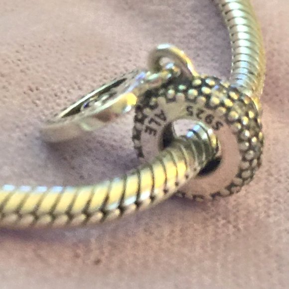 NWOT Pandora Center of My Heart Charm Mom w/ Clear Czs - Picture 3 of 4